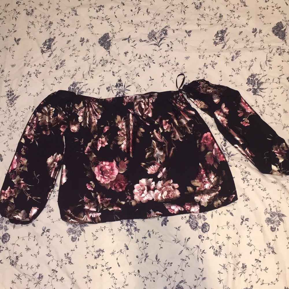 A’gaci floral off the shoulder long sleeve top